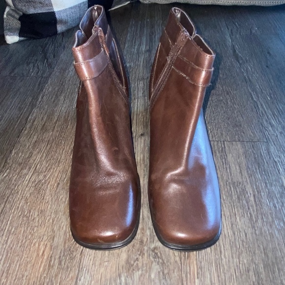 Covington size 7 ladies leather booties - Picture 1 of 5